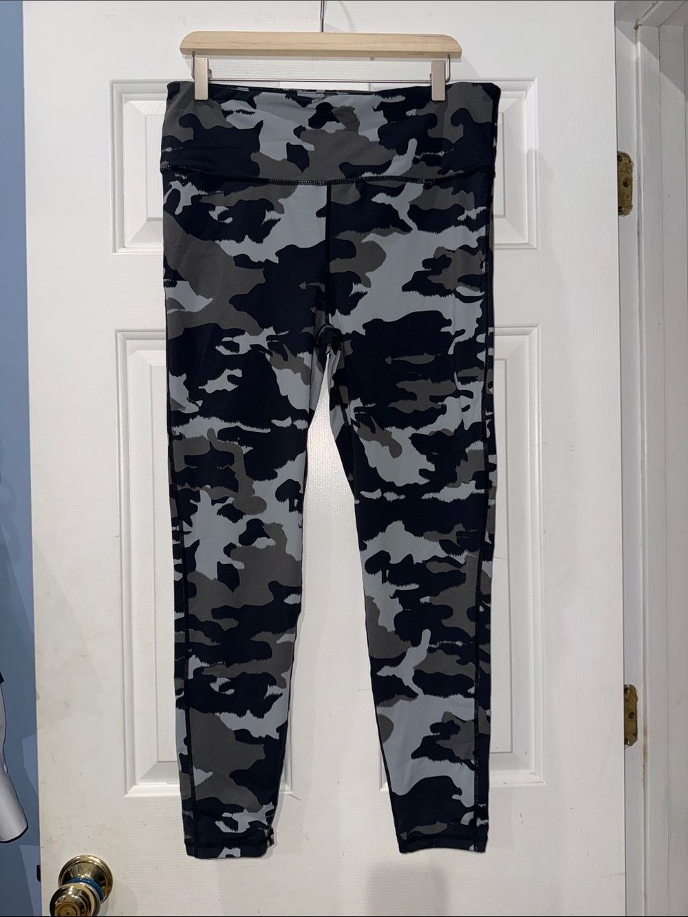 Mona B Gray & Black Camo Leggings